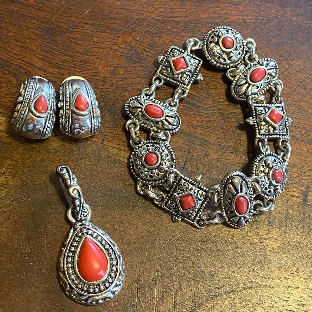 Premier Designs Chili Pepper Bracelet, Earrings and Pendant Set Red Coral